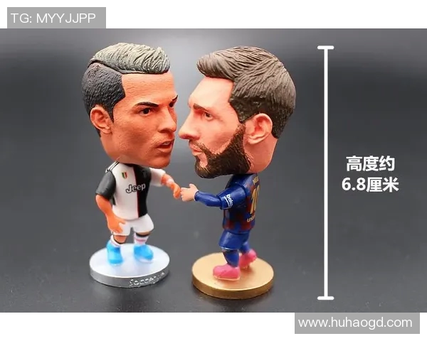 足球明星立牌手办图片展示球迷必备的收藏品与艺术品结合